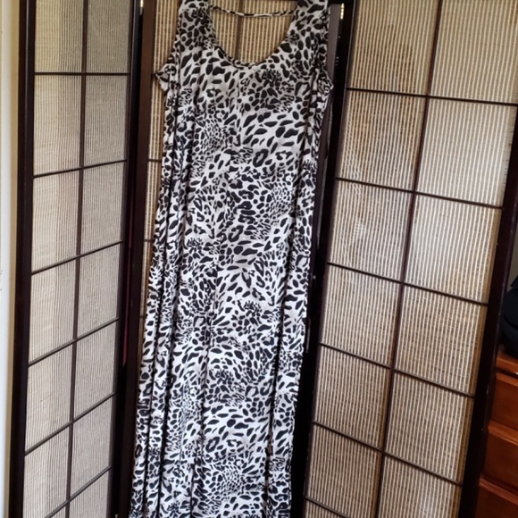 Summer Maxi Sleeveless Black,White and Khaki Leopard Style Dress - Picture 2 of 8